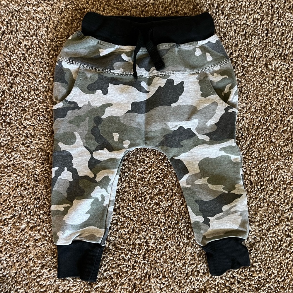 Little Bipsy Camo/Black Sweatpants, 12-18M